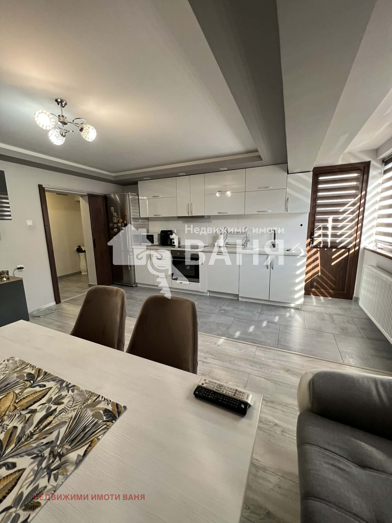 Продава ЕТАЖ ОТ КЪЩА, гр. Карлово, област Пловдив, снимка 2 - Етаж от къща - 53815850