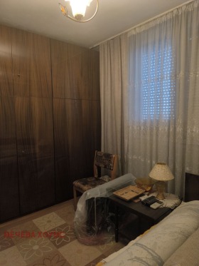 3 dormitoare Tri ciuciura - iug, Stara Zagora 8