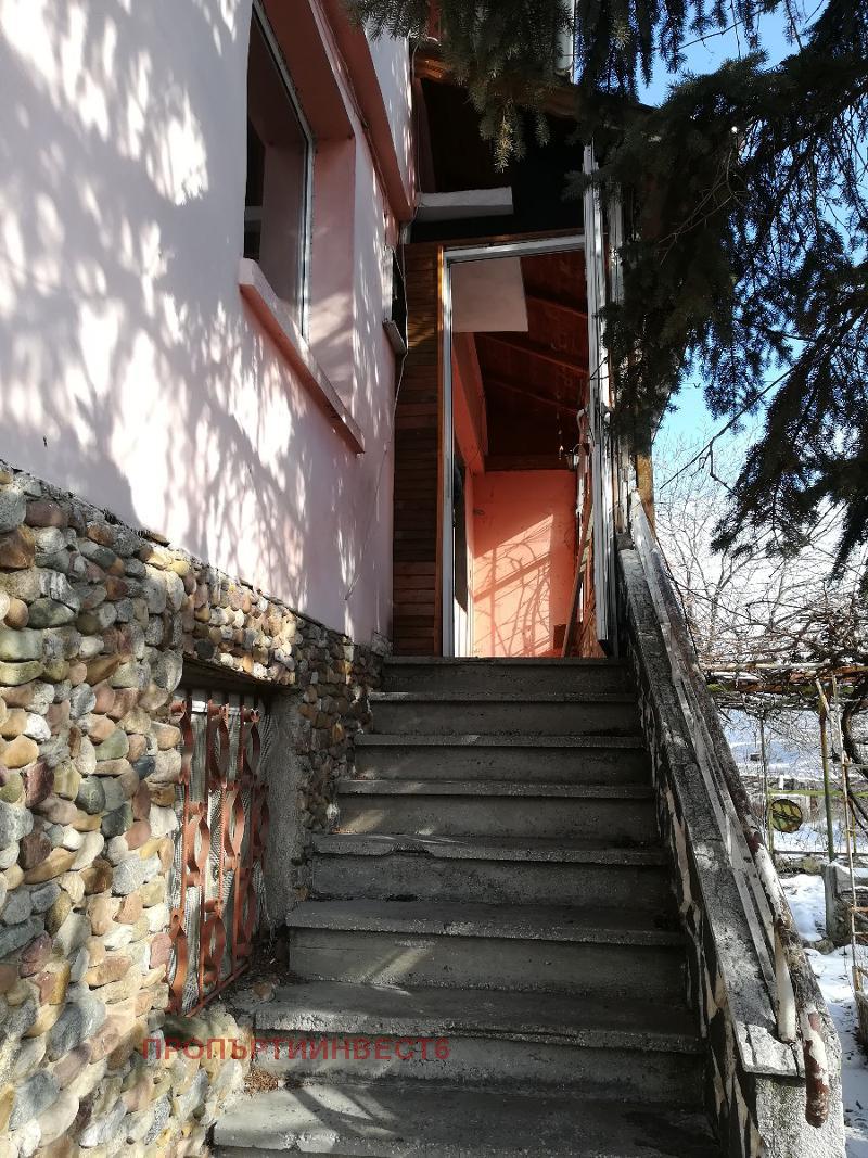 Продава КЪЩА, с. Кралев дол, област Перник в Къщи в с. Кралев дол ...