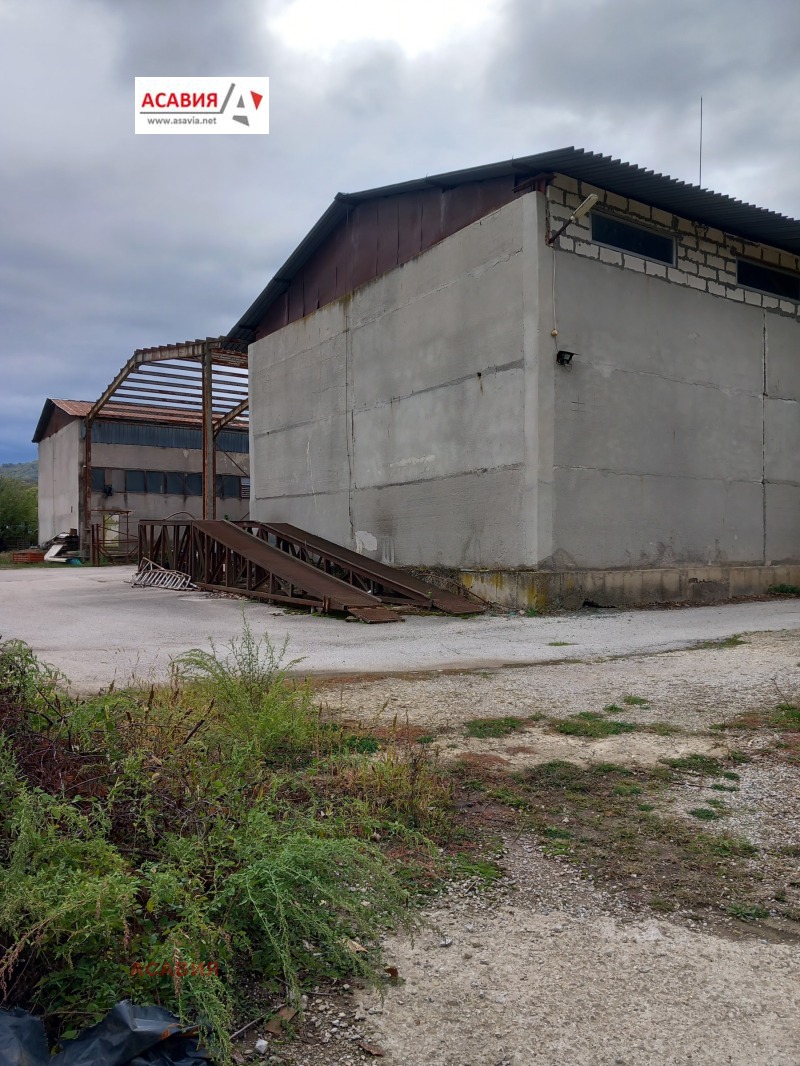 Продава ПРОМ. ПОМЕЩЕНИЕ, гр. Правец, област София област, снимка 2 - Производствени сгради - 53560963