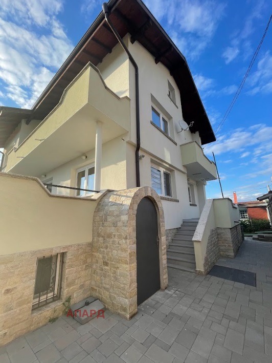 Продава  Къща област София , гр. Божурище , 222 кв.м | 79320210 - изображение [2]