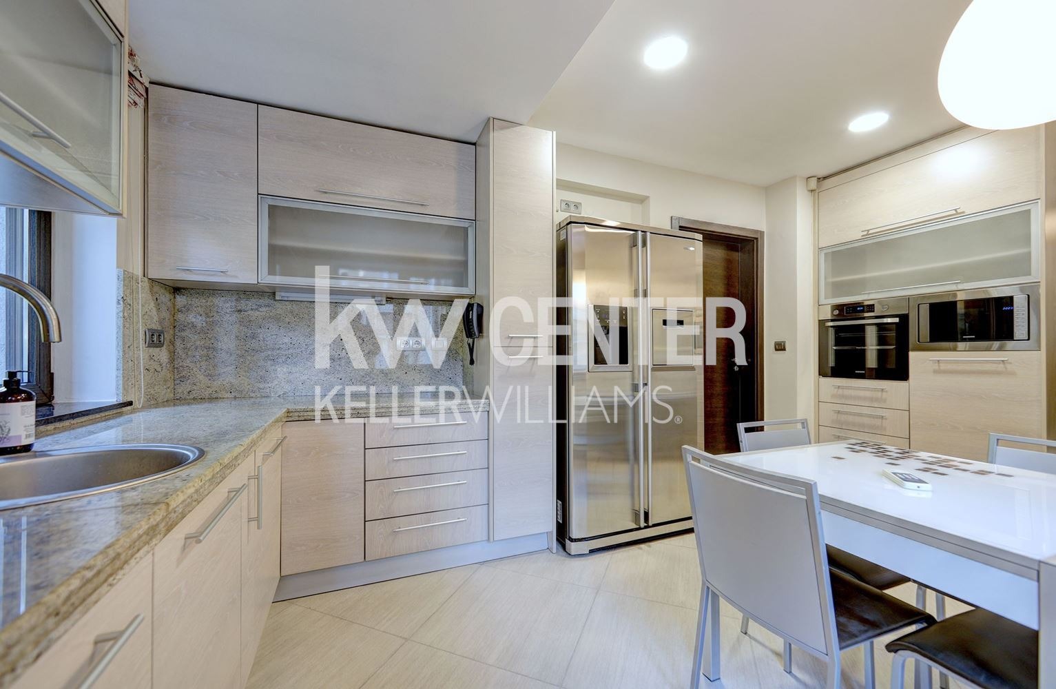 Продава МНОГОСТАЕН, гр. София, Център, снимка 6 - Апартаменти - 56079678