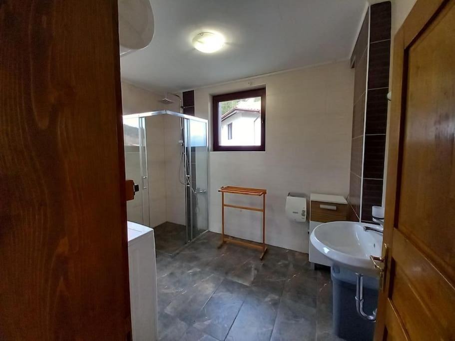 Продава КЪЩА, гр. Разлог, област Благоевград, снимка 8 - Къщи - 56130366