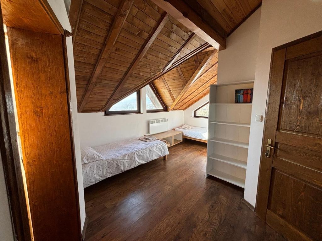 Продава КЪЩА, гр. Разлог, област Благоевград, снимка 9 - Къщи - 56130366