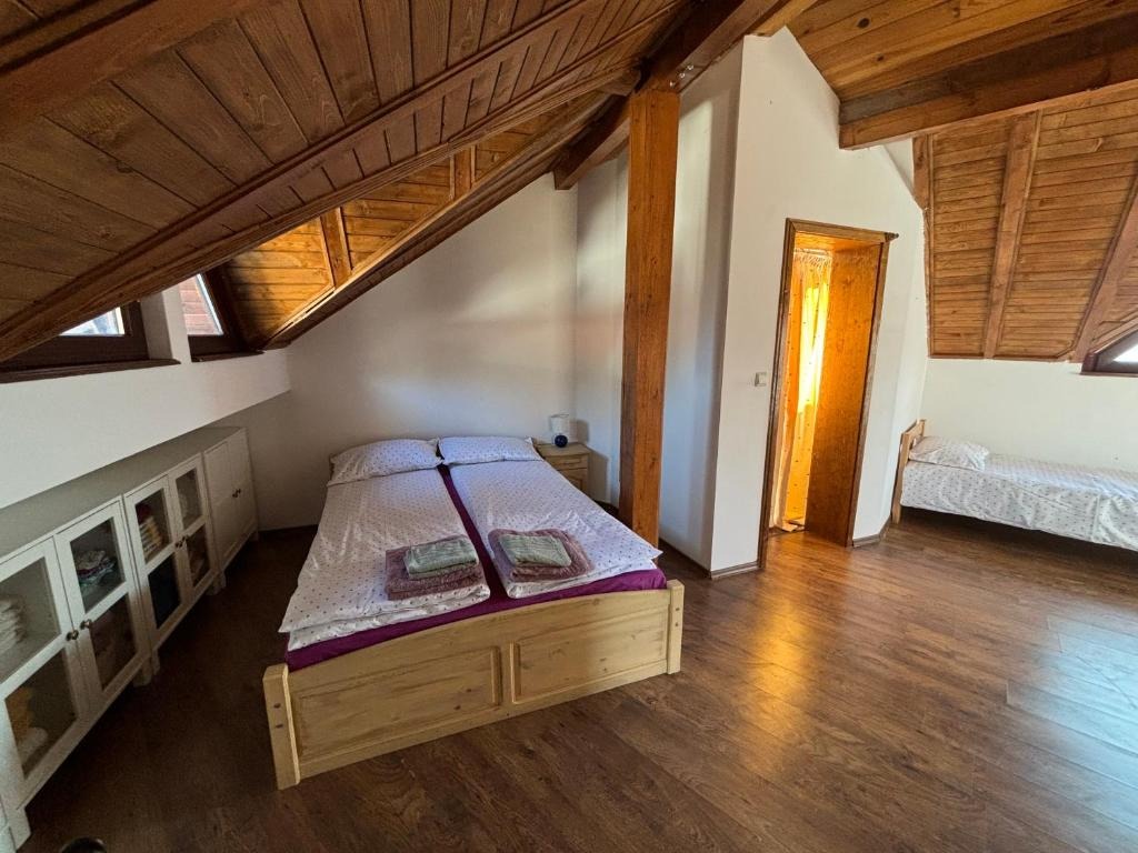 Продава КЪЩА, гр. Разлог, област Благоевград, снимка 10 - Къщи - 56130366