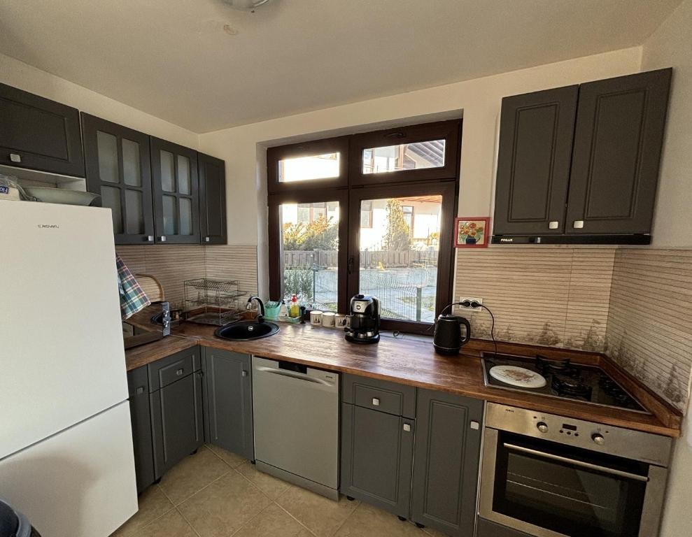 Продава КЪЩА, гр. Разлог, област Благоевград, снимка 3 - Къщи - 56130366
