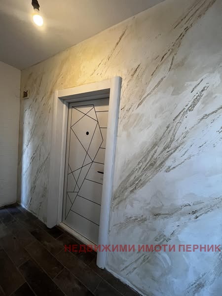 Продава  3-стаен град Перник , Изток , 60 кв.м | 59460071