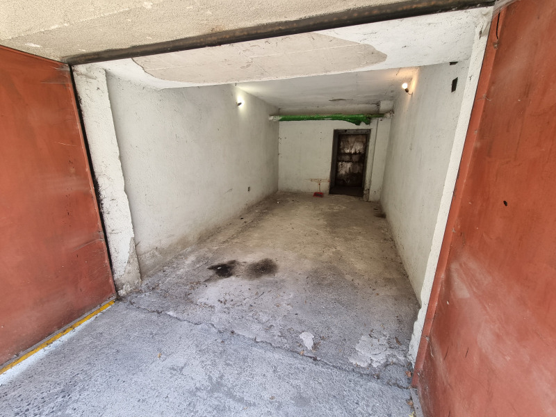 Продава  Гараж град София , Банишора , 15 кв.м | 73915712