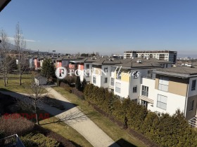 Продава  4-стаен, град София