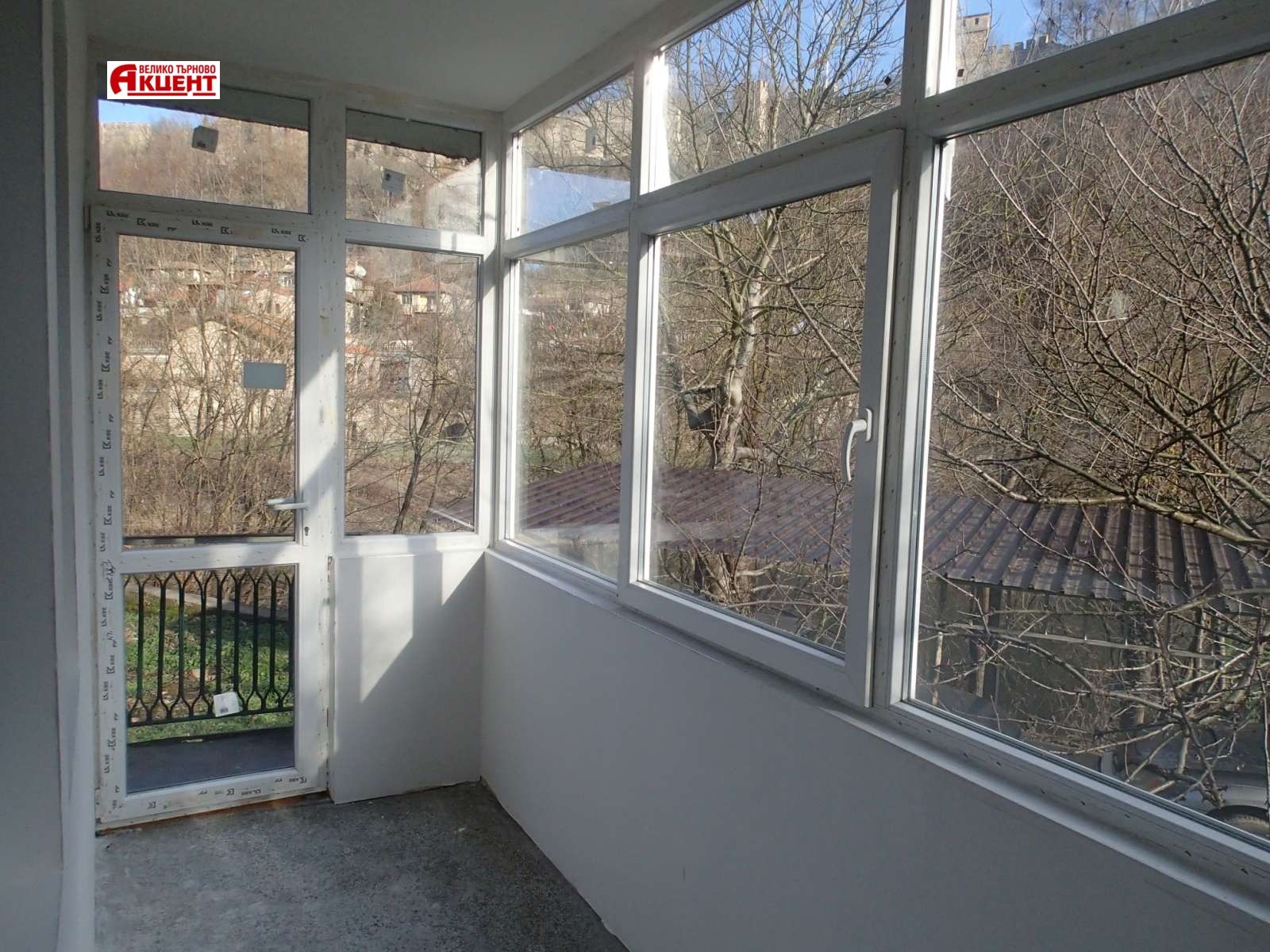 Продава ЕТАЖ ОТ КЪЩА, гр. Велико Търново, Асенов, снимка 2 - Етаж от къща - 44273469