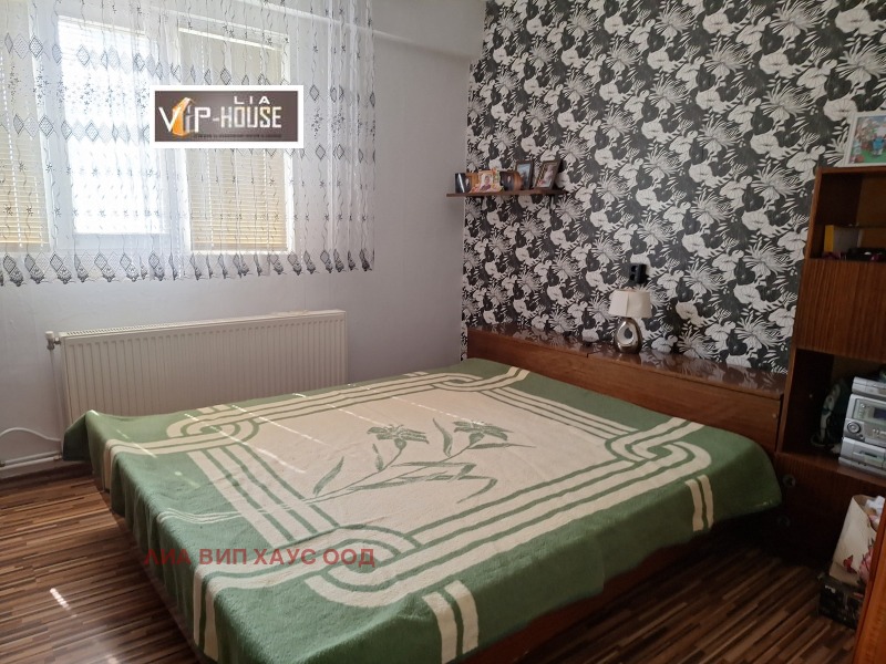 Продава  3-стаен град Пазарджик , Център , 84 кв.м | 61968854 - изображение [12]