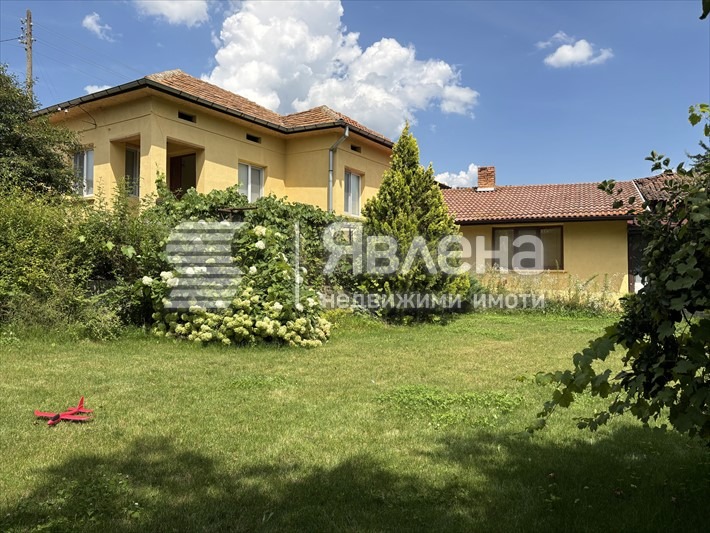 Продава КЪЩА, с. Бенковски, област София област