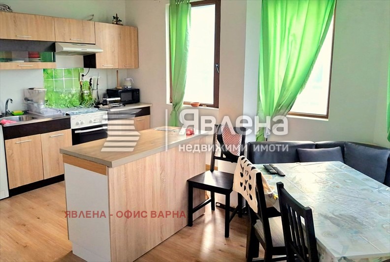 Eladó  3 hálószobás Varna , Kolhozen pazar , 99 négyzetméter | 77740300