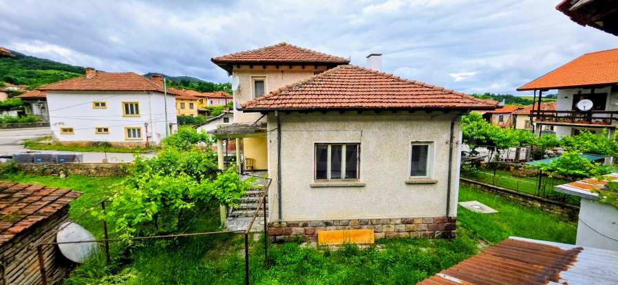 Продава КЪЩА, с. Лесидрен, област Ловеч