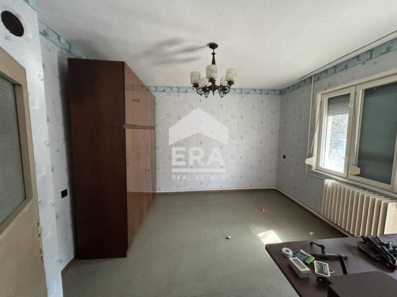 Продава ЕТАЖ ОТ КЪЩА, гр. Хасково, Хисаря, снимка 11 - Етаж от къща - 53643777