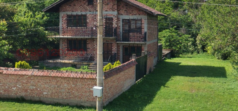 Продава КЪЩА, гр. Гулянци, област Плевен, снимка 2 - Къщи - 52784557