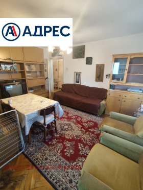 1 chambre Idealen tsentar, Pleven