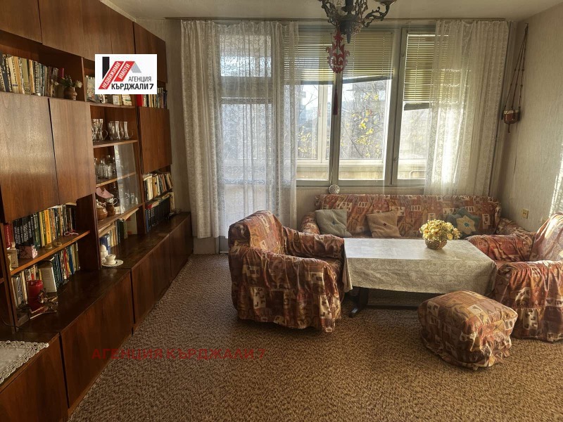 Продава 2-СТАЕН, гр. Кърджали, Център, снимка 3 - Aпартаменти - 48094594