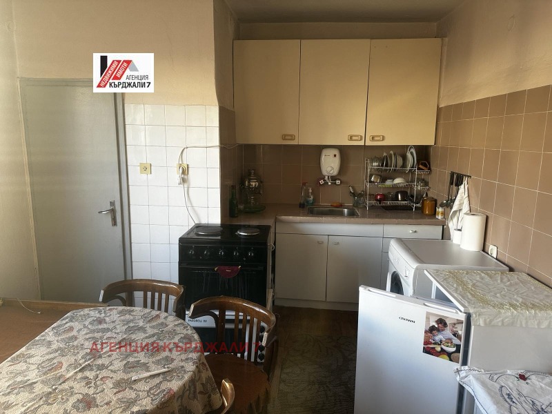 Продава 2-СТАЕН, гр. Кърджали, Център, снимка 6 - Aпартаменти - 48094594