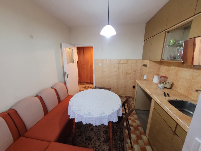 Продава  2-стаен град Плевен , Широк център , 64 кв.м | 63433837 - изображение [2]