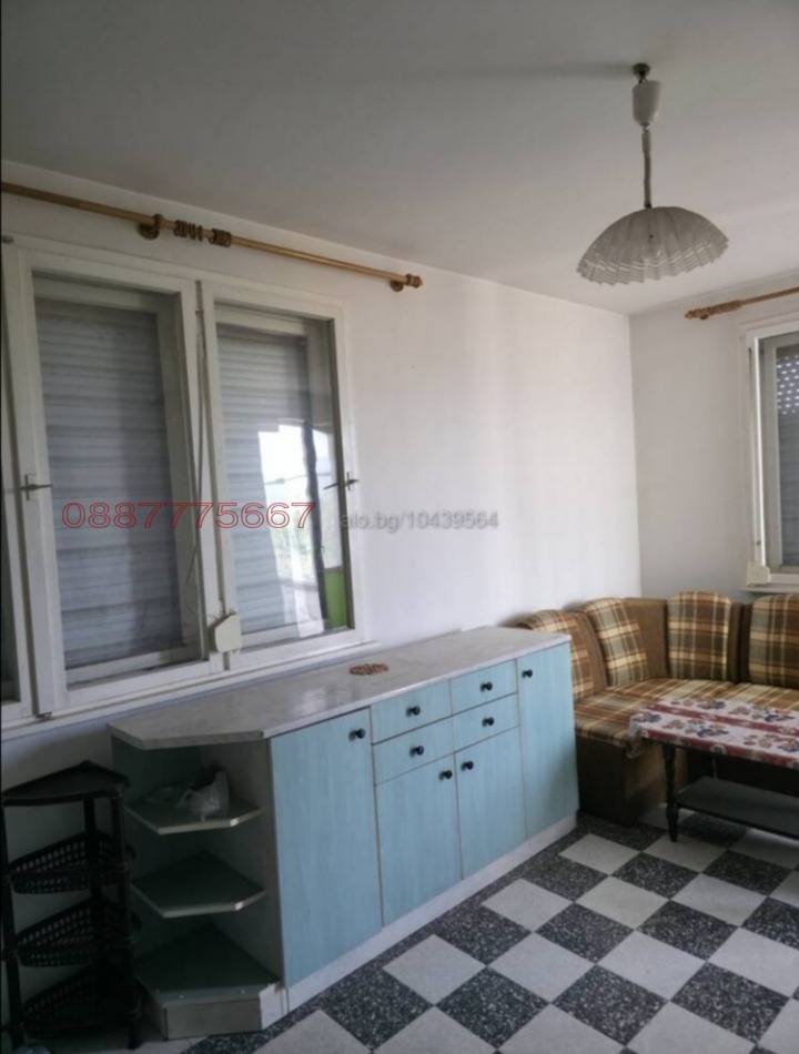 Продава ЕТАЖ ОТ КЪЩА, гр. Пловдив, Прослав, снимка 4 - Етаж от къща - 54263872