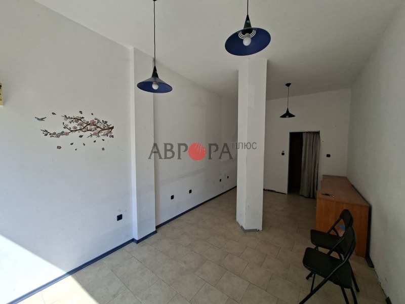 In vendita  Negozio Burgas , Meden rudnik - zona B , 31 mq | 62362757