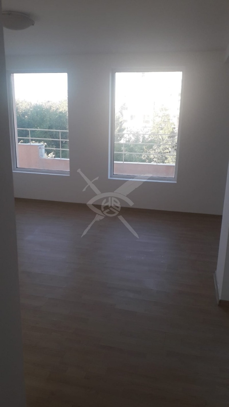 En venta  3+ dormitorios Burgas , Sarafovo , 180 metros cuadrados | 10489504 - imagen [2]