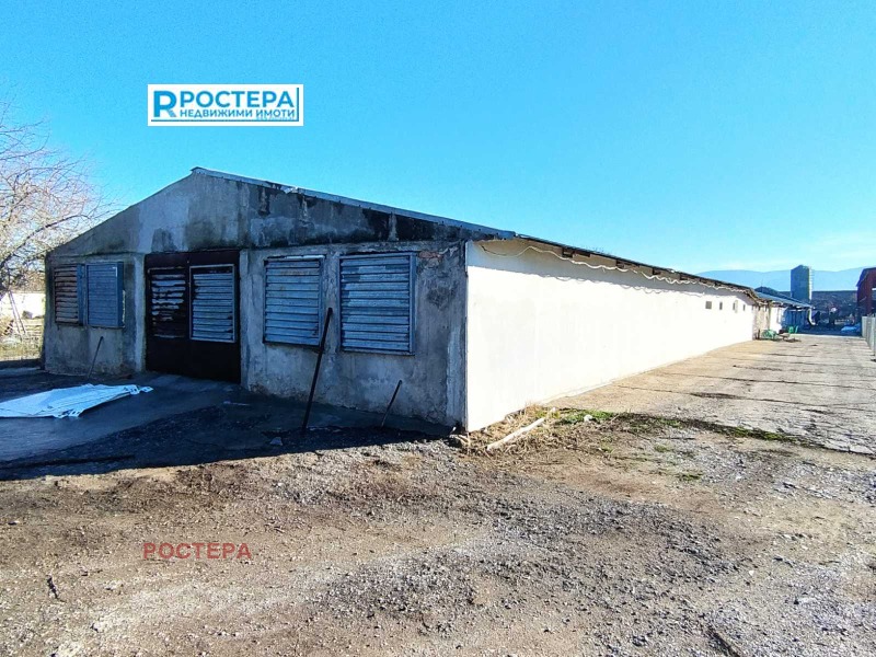 Продава ПРОМ. ПОМЕЩЕНИЕ в град Търговище, Въбел - 8859 кв.м / 347 678.48 € » 680 000 лв., РОСТЕРА