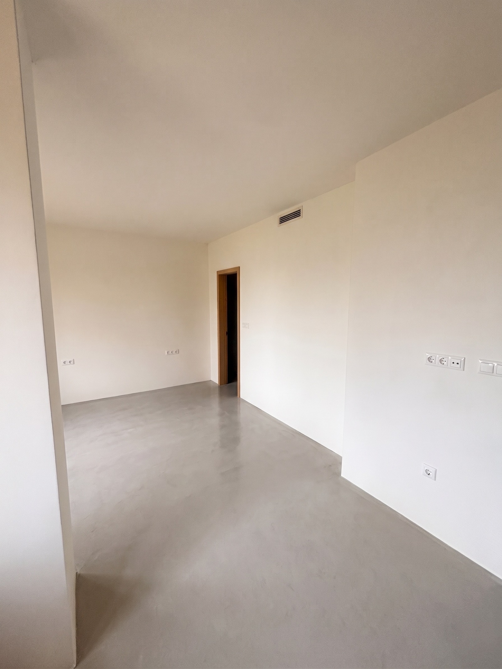 Продава МНОГОСТАЕН, гр. София, в.з.Американски колеж, снимка 2 - Апартаменти - 54712965