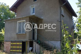 Hus Opitsvet, region Sofia