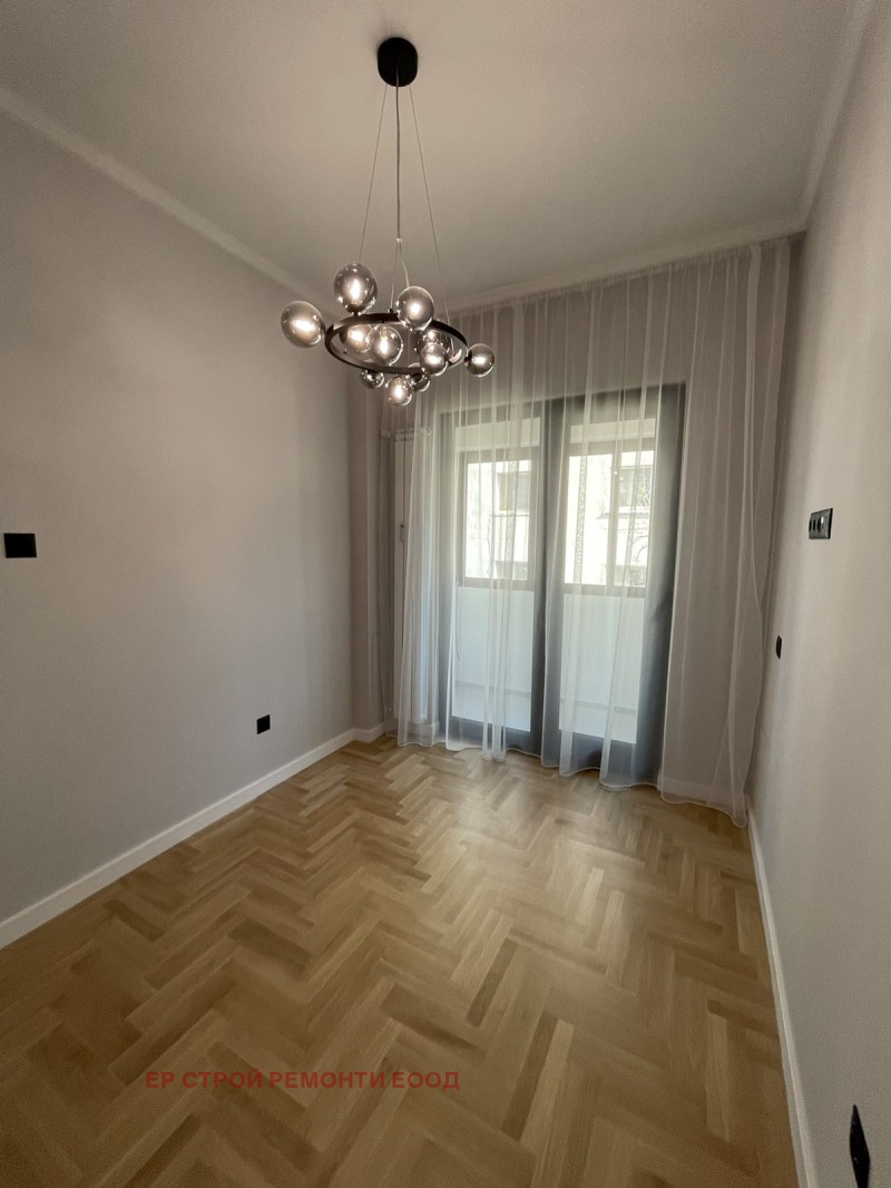 De vânzare  3 dormitoare Sofia , Țentâr , 115 mp | 20358786 - imagine [8]