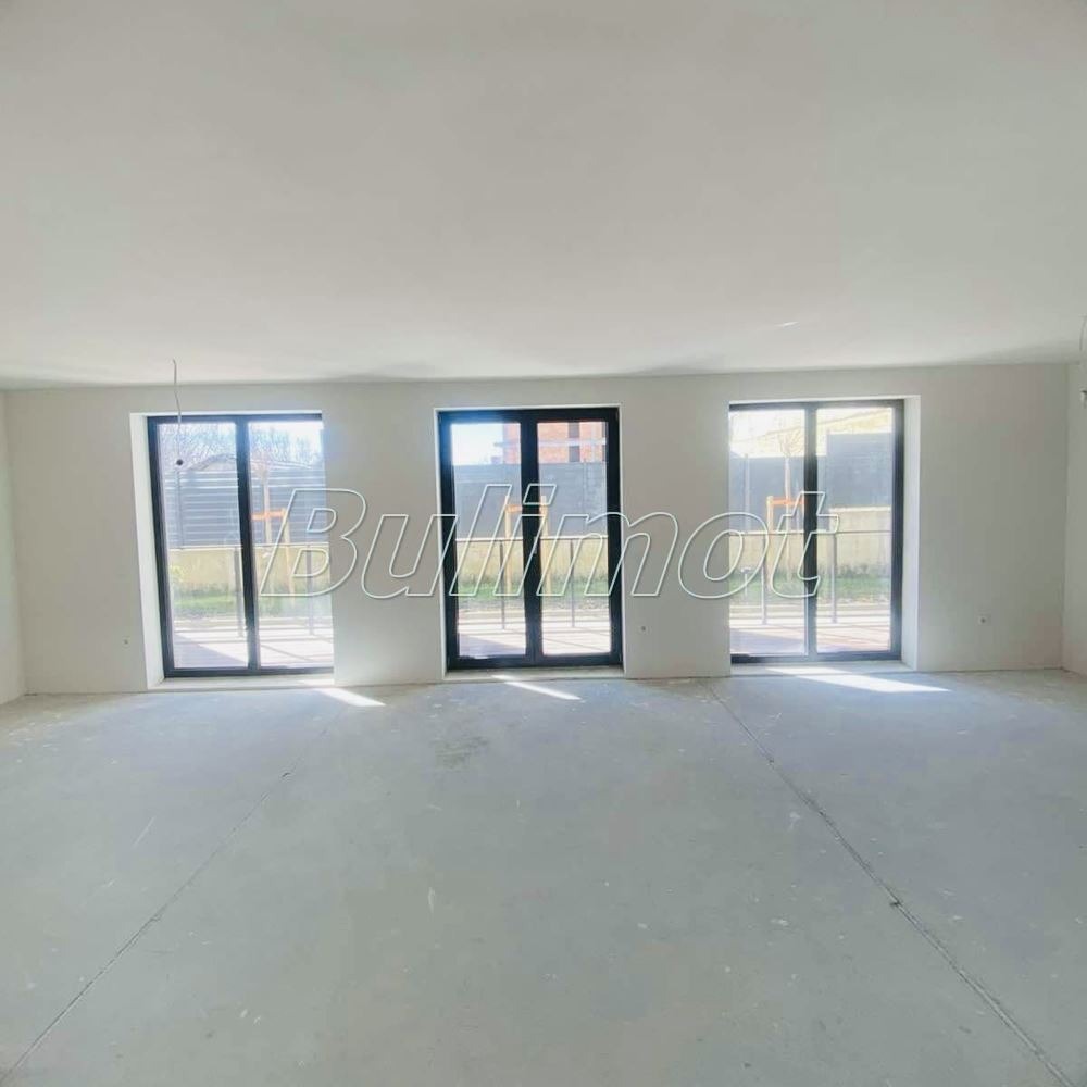 Продава МНОГОСТАЕН, гр. Варна, Свети Никола, снимка 4 - Апартаменти - 53720243