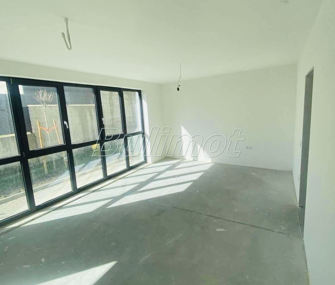 Продава МНОГОСТАЕН, гр. Варна, Свети Никола, снимка 5 - Апартаменти - 53720243