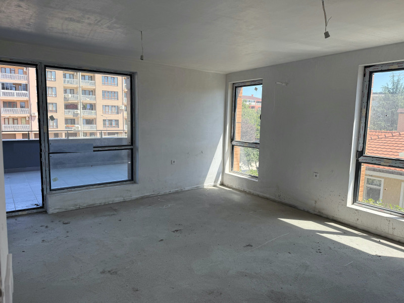 Продава  2-стаен град Пловдив , Остромила , 100 кв.м | 71319304