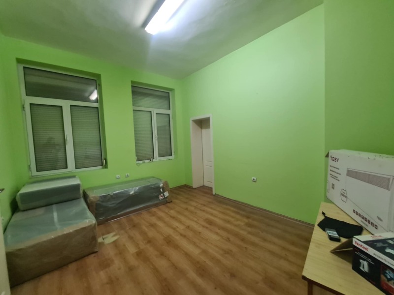 À venda  Escritório Haskovo , Centar , 74 m² | 42807193