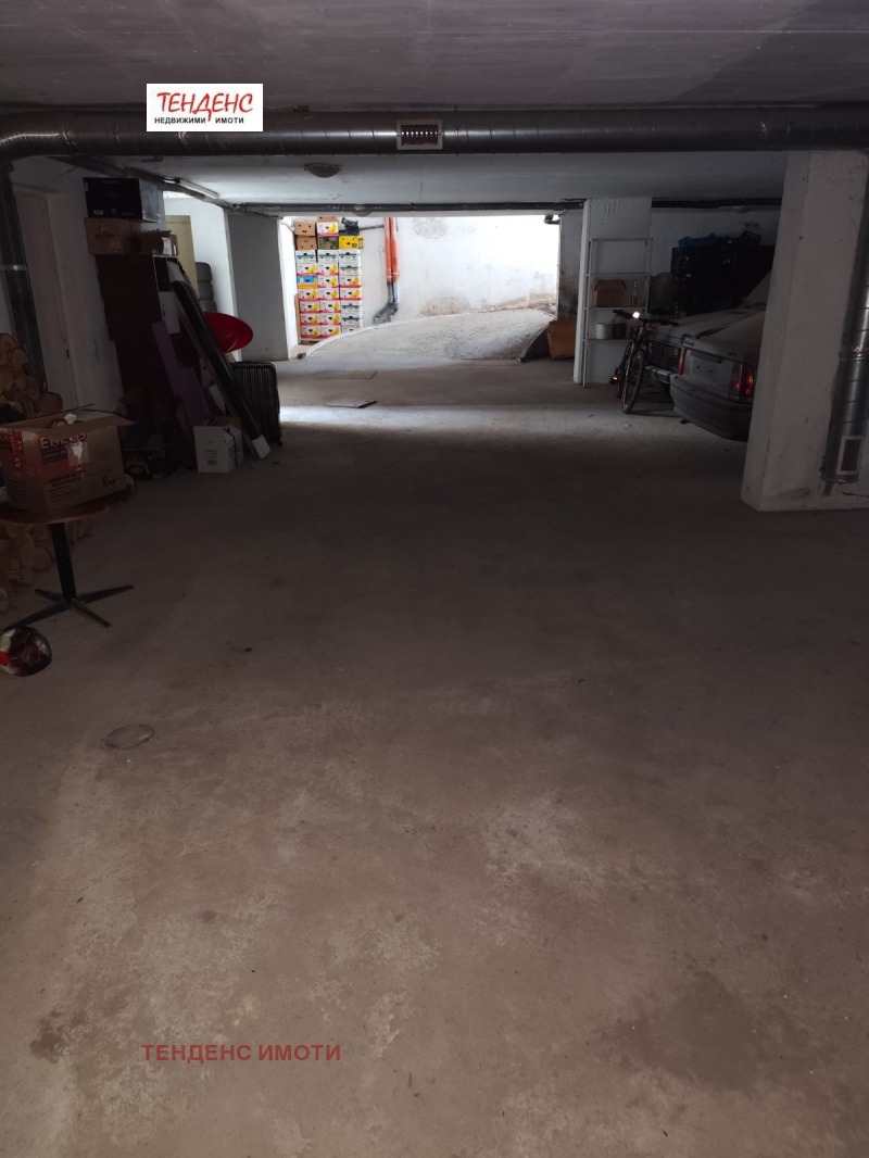Продается  Гараж Кърджали , Възрожденци , 240 кв.м | 64311851