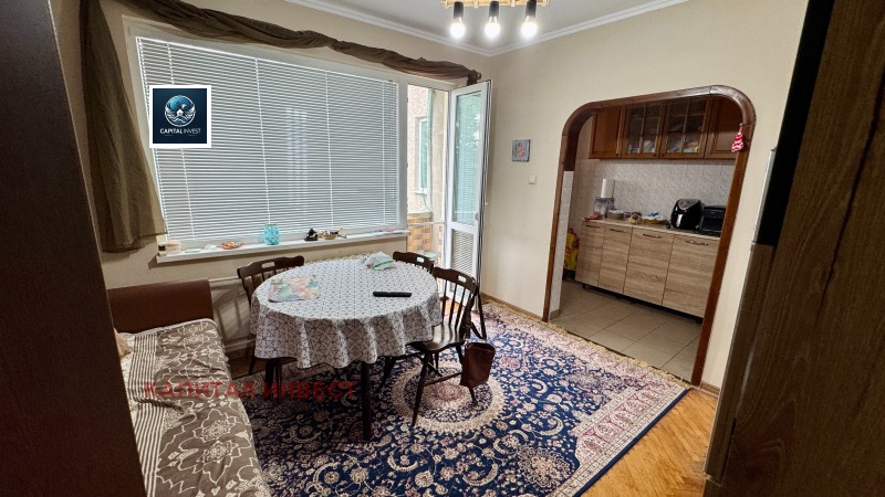 Продава  3-стаен град Разград , Бели Лом , 70 кв.м | 28374755