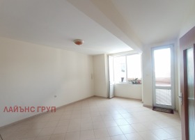 1 Schlafzimmer Zimno kino Trakija, Warna