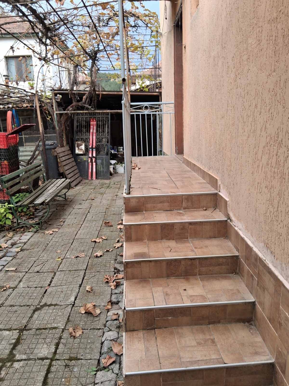 Продава ЕТАЖ ОТ КЪЩА, гр. Перник, Изток, снимка 8 - Етаж от къща - 56712926