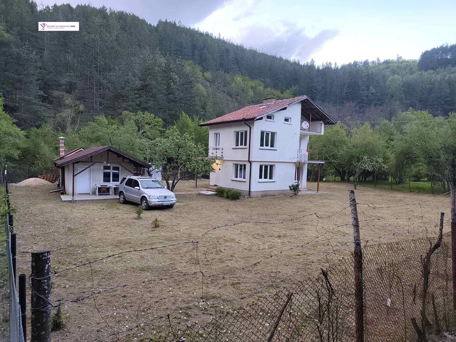 Продава КЪЩА, с. Ябланица, област София област