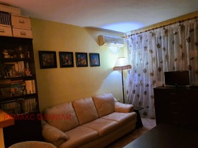 1 chambre Tsentar, Varna