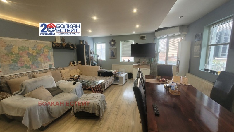 Продава КЪЩА, гр. Дебелец, област Велико Търново, снимка 2 - Къщи - 52821530