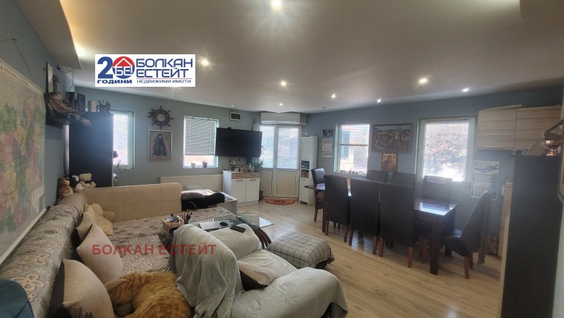 Продава КЪЩА, гр. Дебелец, област Велико Търново, снимка 3 - Къщи - 52821530