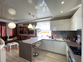 1 chambre Slaveikov, Bourgas
