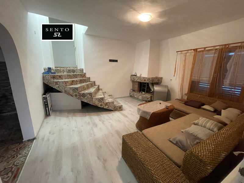 Продава КЪЩА, гр. Свищов, област Велико Търново, снимка 2 - Къщи - 52593876