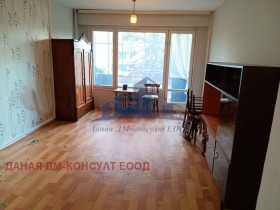 1 dormitorio Dobrudzhanski, Shumen 1