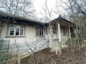 Haus Tscherwen, region Russe 2