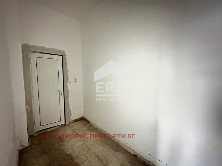 Продава МАГАЗИН, гр. Поморие, област Бургас, снимка 2 - Магазини - 53832046