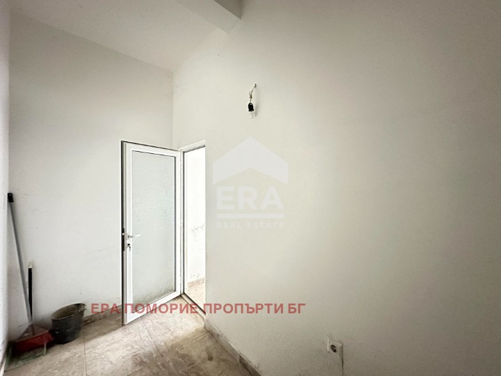 Продава МАГАЗИН, гр. Поморие, област Бургас, снимка 3 - Магазини - 55116108