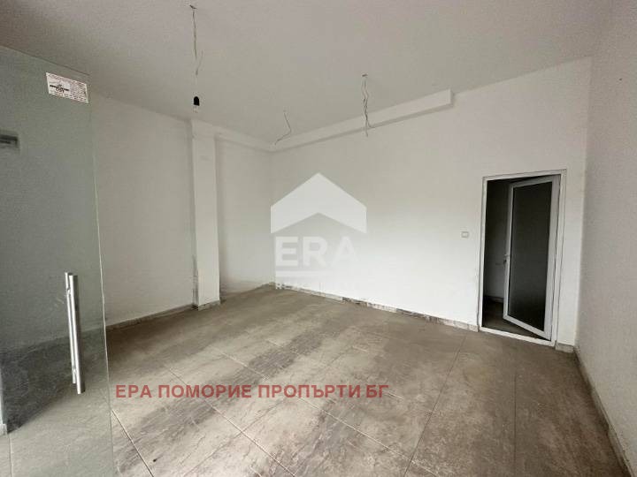 Продава МАГАЗИН, гр. Поморие, област Бургас, снимка 4 - Магазини - 52701170